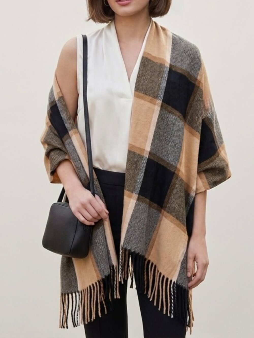 NWT Vince Camuto Scarf/Shawl Herringbone Black/Tan Plaid Fringe Classic Capsule